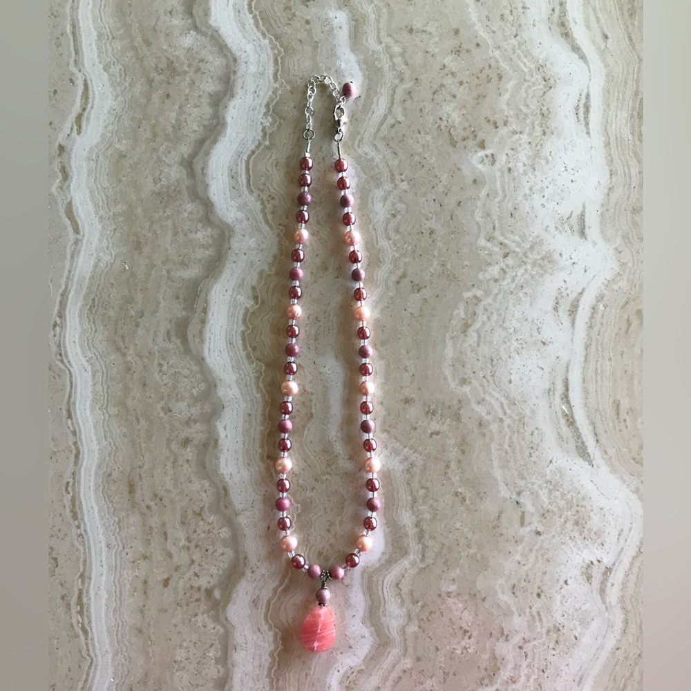 CORAL GLASS PEARL BEAD PENDANT NECKLACE